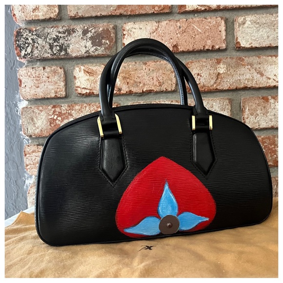 Authentic Louis Vuitton Epi Jasmine Women Handbag - Picture 5 of 14